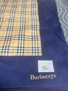 Burberrys Vintage Check Mini Scarf in Navy and Beige